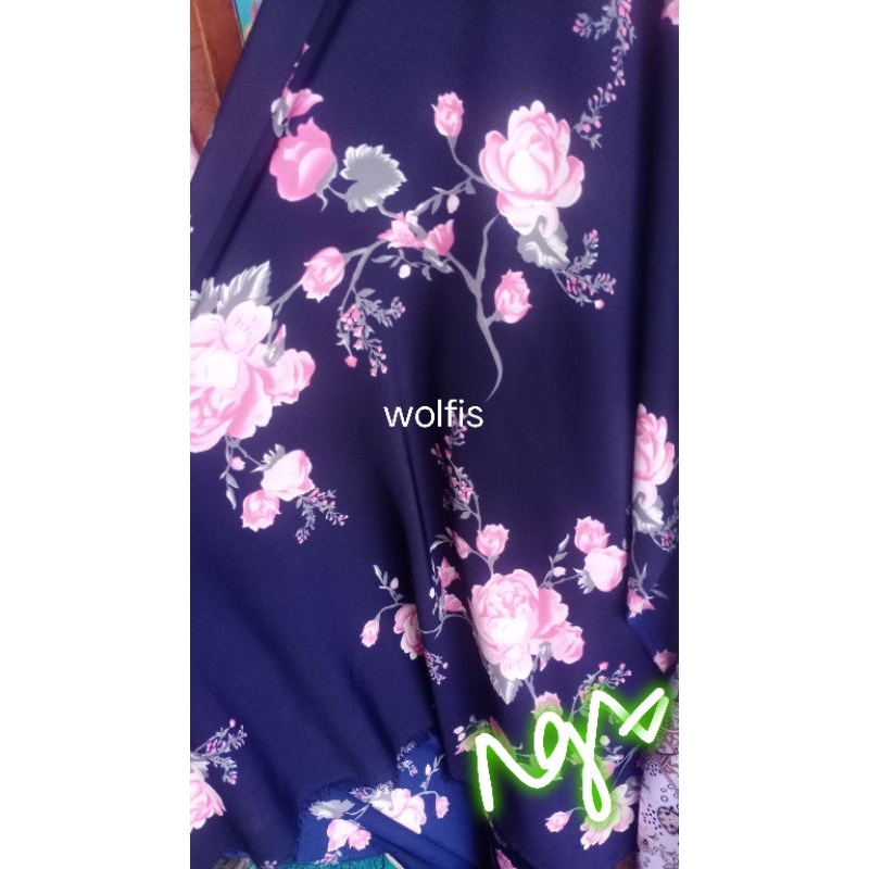 kain monalisa motif bunga warna dasar navy