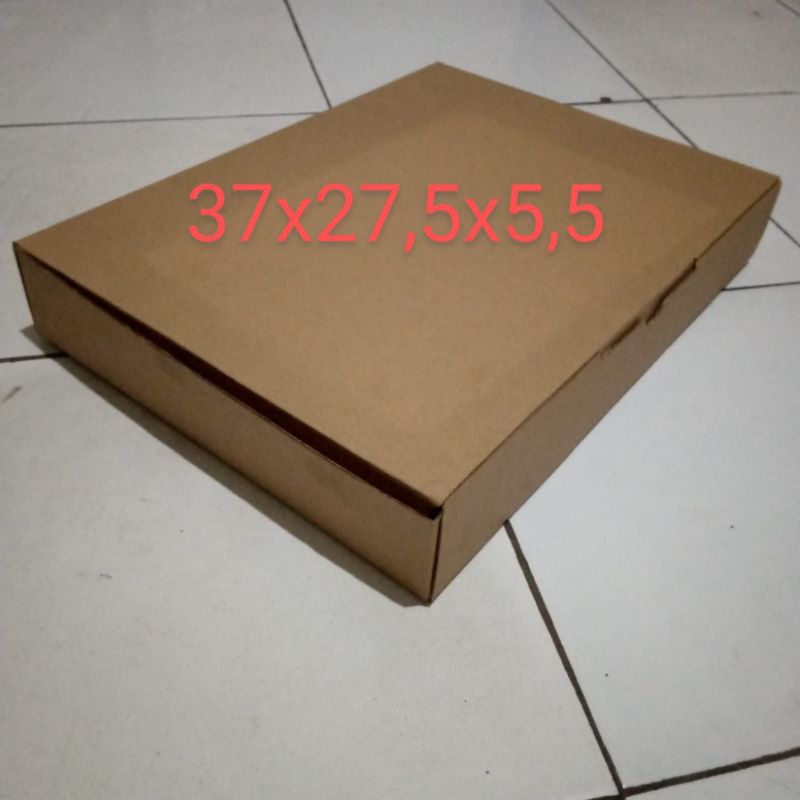 

Kardus/Karton/ Ukuran 37x27,5x5,5 cm DIE CUT