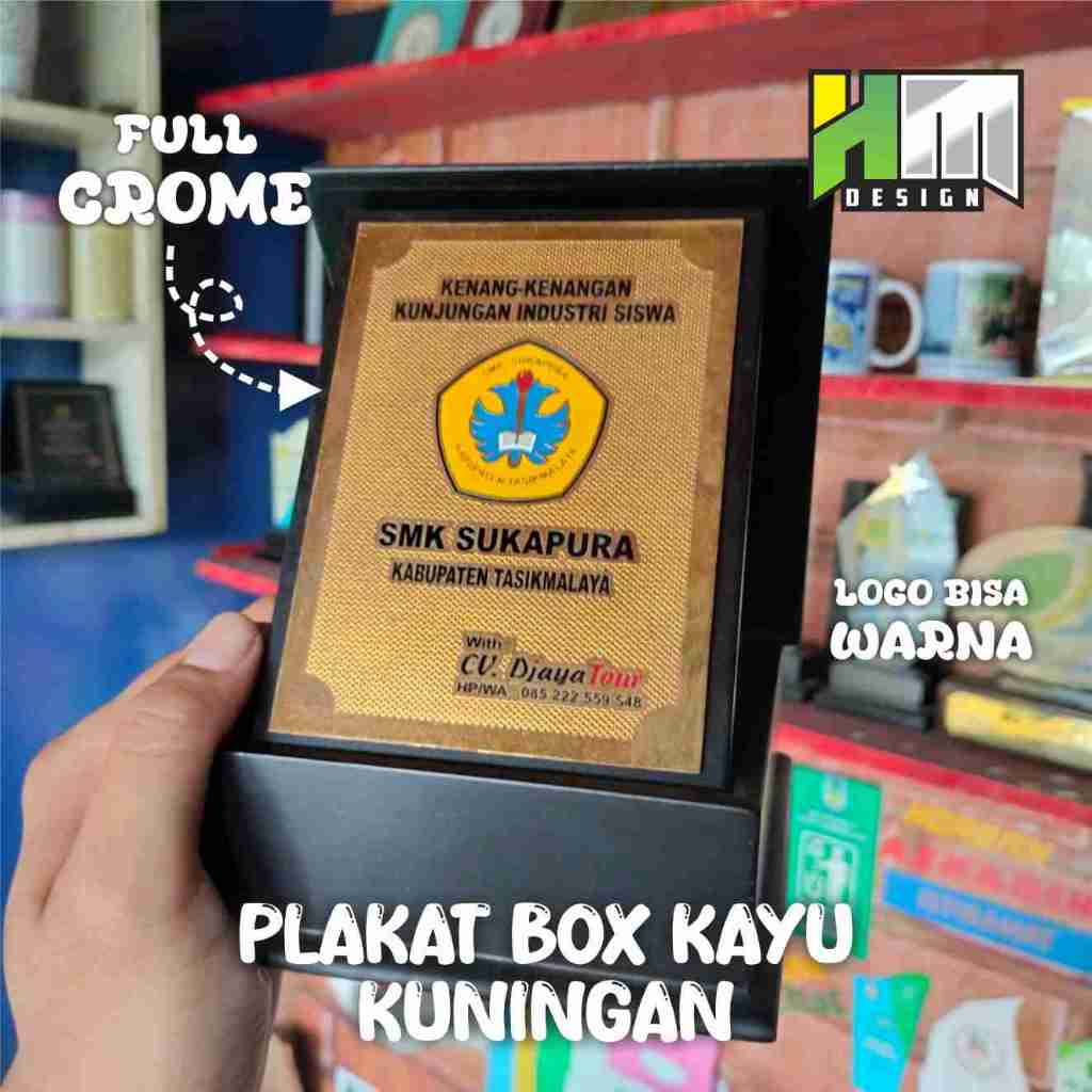 PLAKAT BOX KAYU ETSA KUNINGAN