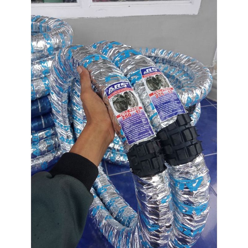 BAN LUAR SEMI TRAIL SEPASANG UK 2.50 DAN 2.75 RING 17