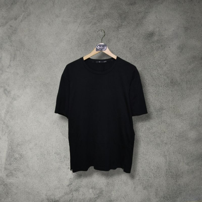 Uniqlo Basic Tee