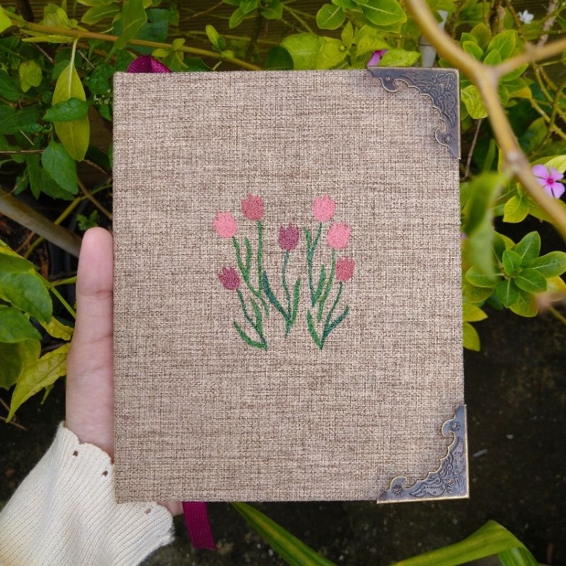 

Notebook vintage / buku diary / buku jurnal / buku catatan / buku lukis / buku aesthetic (Tulip)