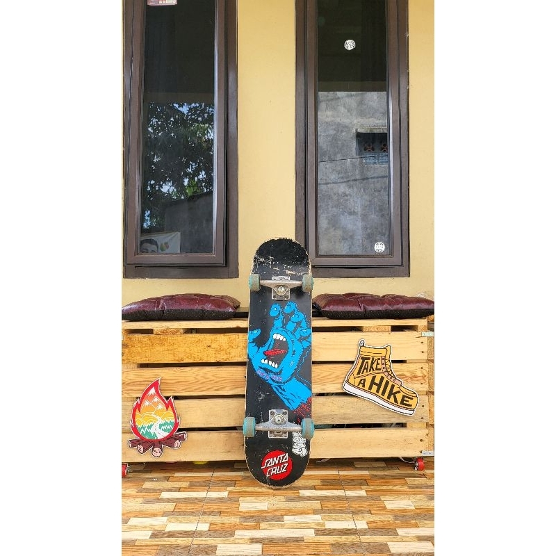 SKATEBOARD COMPLETE FULLSET SANTA CRUZ SCREAMING HAND SZ 8.0 UPGRADE...SANTA CRUZ