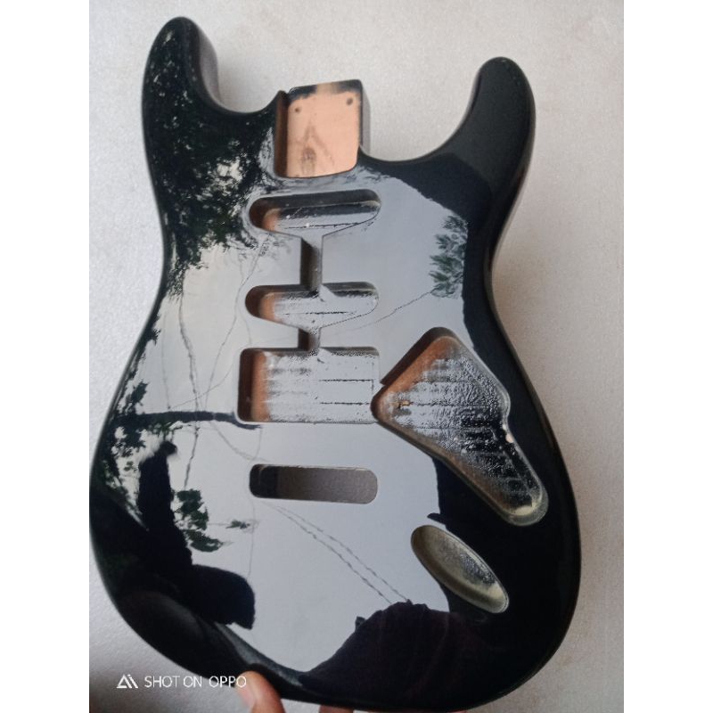 body gitar stratocaster black