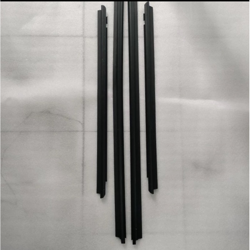 KARET PELIPIT KACA BAGIAN LUAR DATSUN GO SET SATU MOBIL 4 PCS