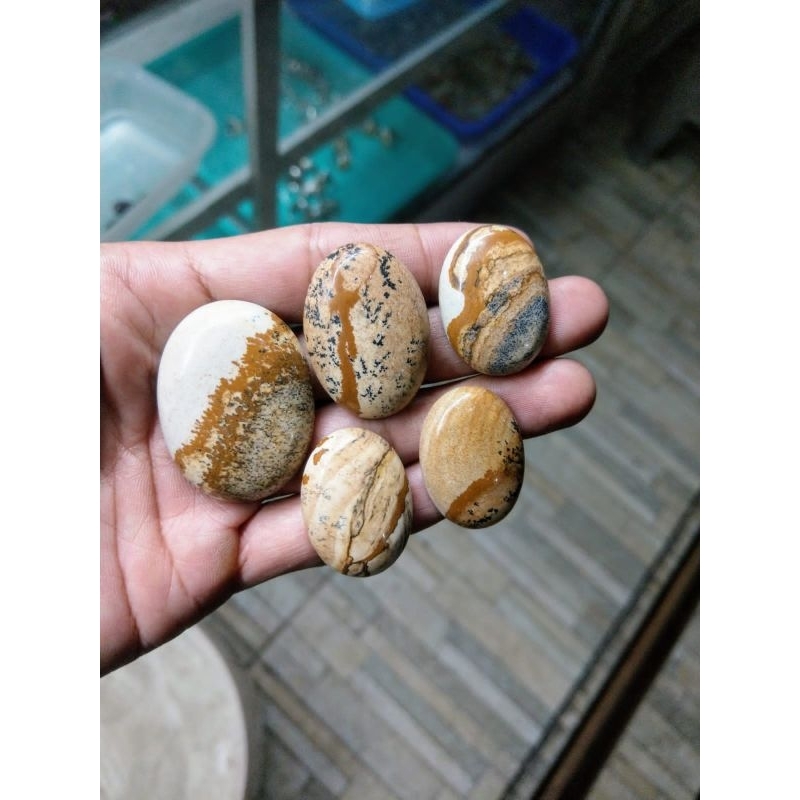 batu gambar pemandangan