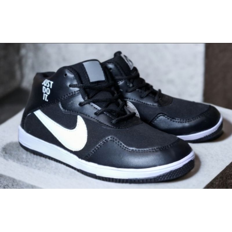 sepatu anak sekolah keren kekinian jordan boot hitam putih