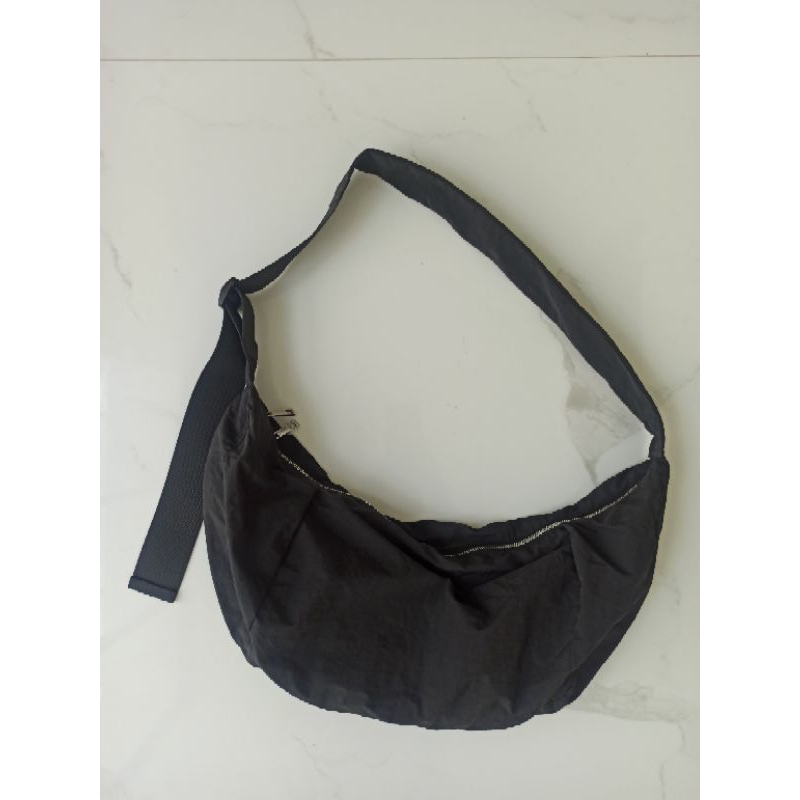 8 Seconds Korea Brand Sling Bag Hitam ala Uniqlo (NEW)