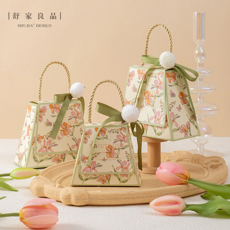 

Paperbox Keren Sweet Love Pita Ball Aksesoris Hampers Box