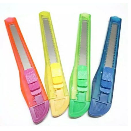 

Cutter Besar Warna Transparan - Cuter Kater