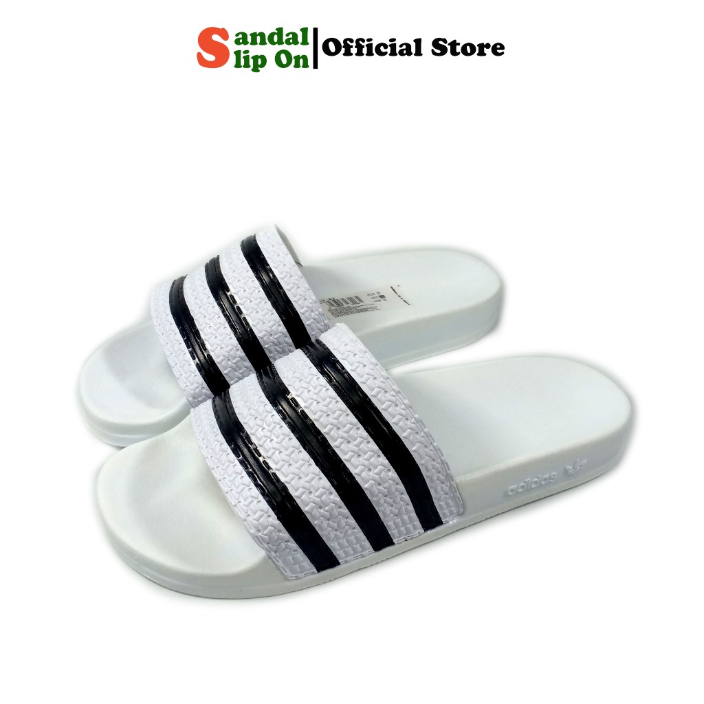 Sandal slide Casual Adidas pria wanita tipe selop slip on warna putih garis hitam upper anyam