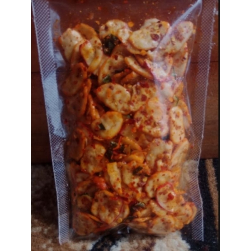 

kerupuk seblak renyah super pedas exra daun jeruk kemasan hemat hemat 100 gram