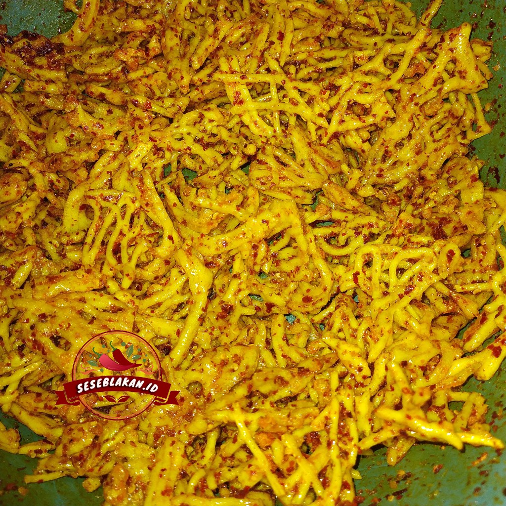 

kerupuk mie kuning pedas daun jeruk 500gr