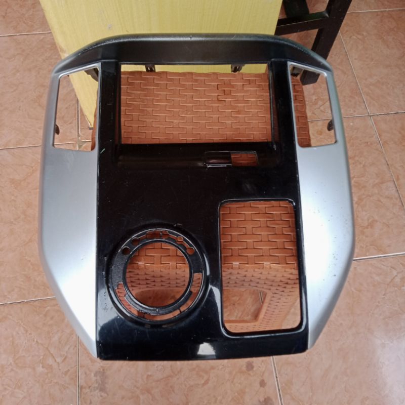 frame panel Head unit Daihatsu Luxio original.