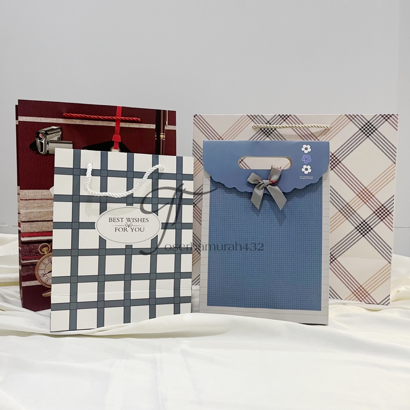 

Apazada - Paperbag Vertical Size + Tutup / Paper Bag Kado / Souvenir Packaging / Gift Bags Paper Goodie Hand Bag Tas Kertas Kado Ulang Tahun Pita S M L XL XXL PAPERBAG TUTUP PITA/TAS KADO/PAPERBAG PLUS PEREKAT/TAS KERTAS