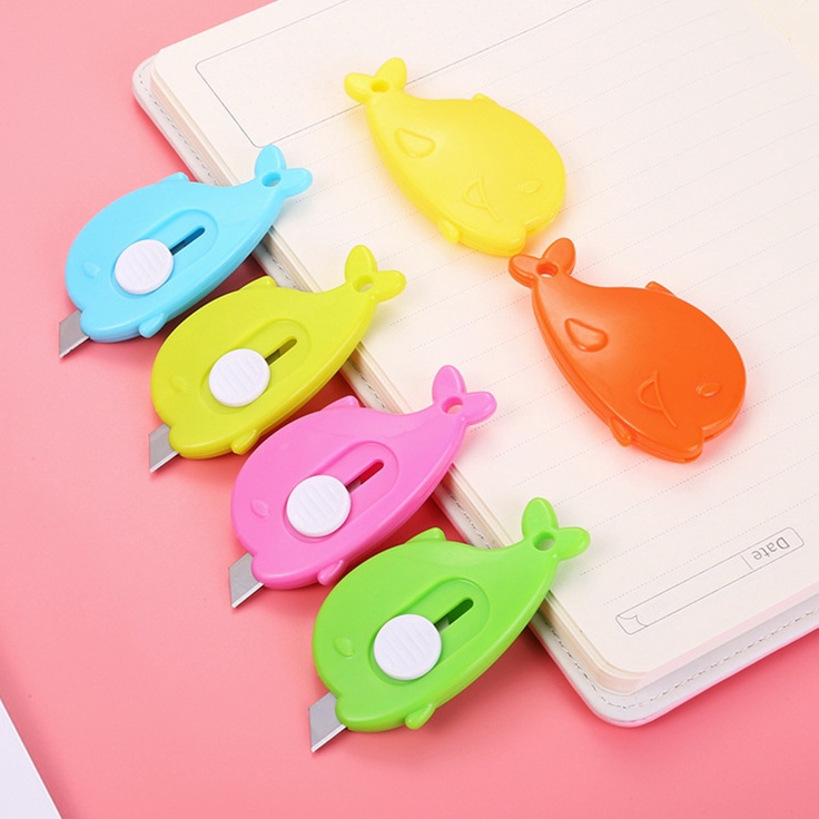 

Product Exclusive MINI CUTTER PORTABLE PISAU PEMOTONG KERTAS DAN PAKET UNBOXING SERBAGUNA