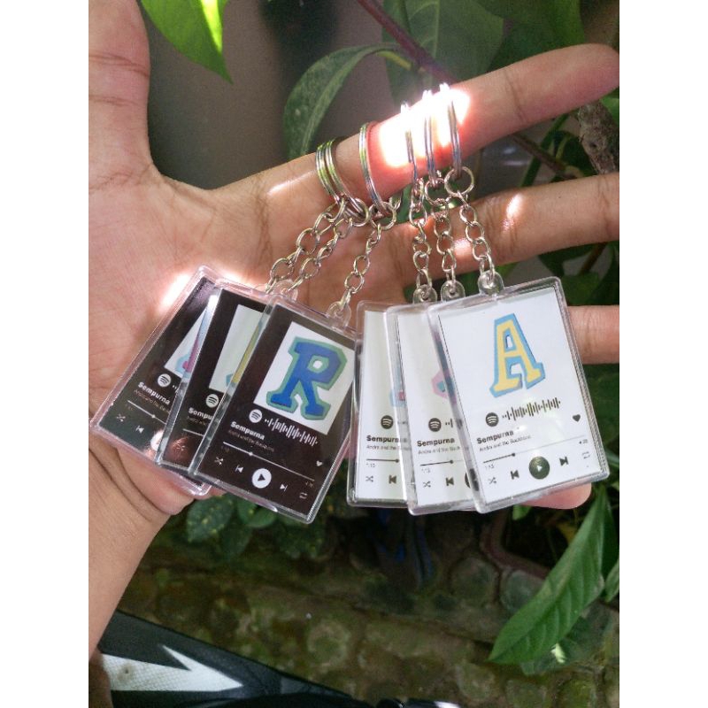 Keychain Gantungan Kunci Akrilik Spotify Huruf Abjad Couplean Ganci Spotify