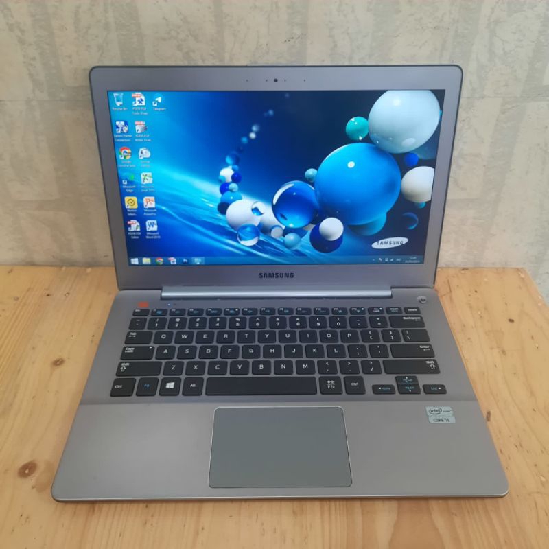 Laptop Samsung Ultra 730U intel Cor i5 Ram 4Gb/Ram 8Gb / SSD 256Gb Design Super slim ringan