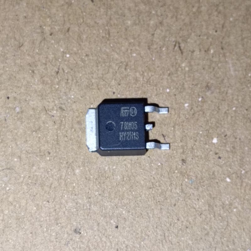 IC 5V Servo RC 7805 SMD 78M05