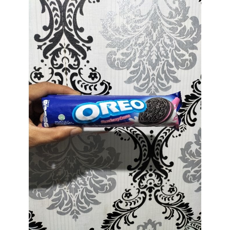 

(PROMO) Oreo Roll Strawberry Creme 120gr