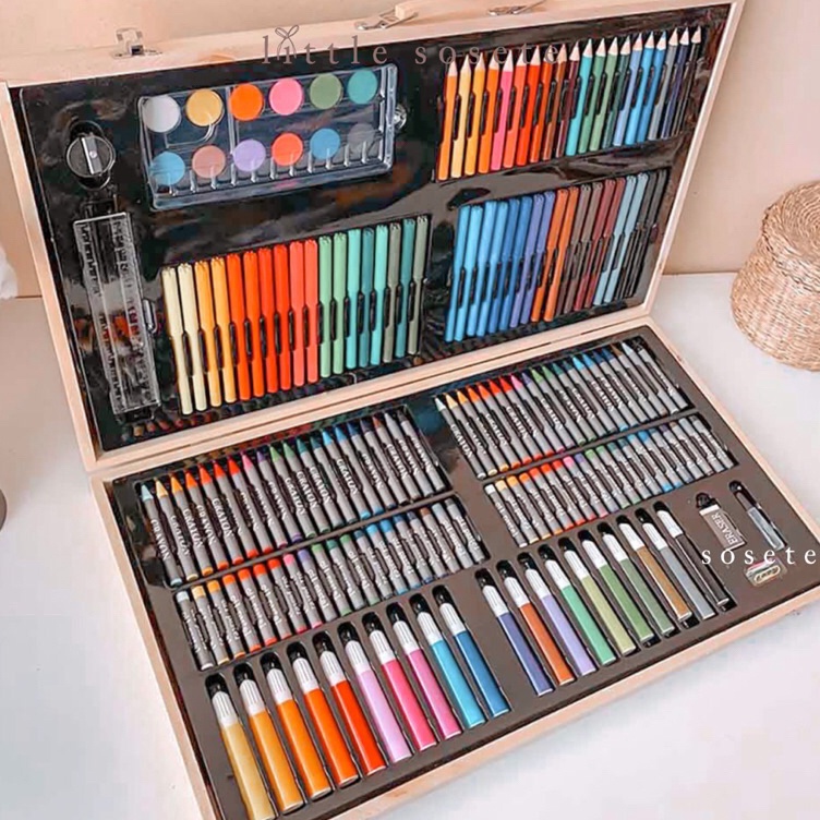 

Lebih Puas Little Sosete Peralatan Gambar 18 Pcs Art Set Koper Kayu Pensil Warna Anak Crayon Spidol Cat Air Drawing Set Pensil Penghapus Alat Tulis Anak dengan Custom Nama Kado Hampers Souvenir untuk Ulang Tahun Anak Anak Kado Anak Ulang Tahun di