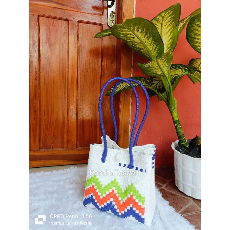 Tas Anyaman Plastik Jali Jali premium size 28x15x27 cm ungu