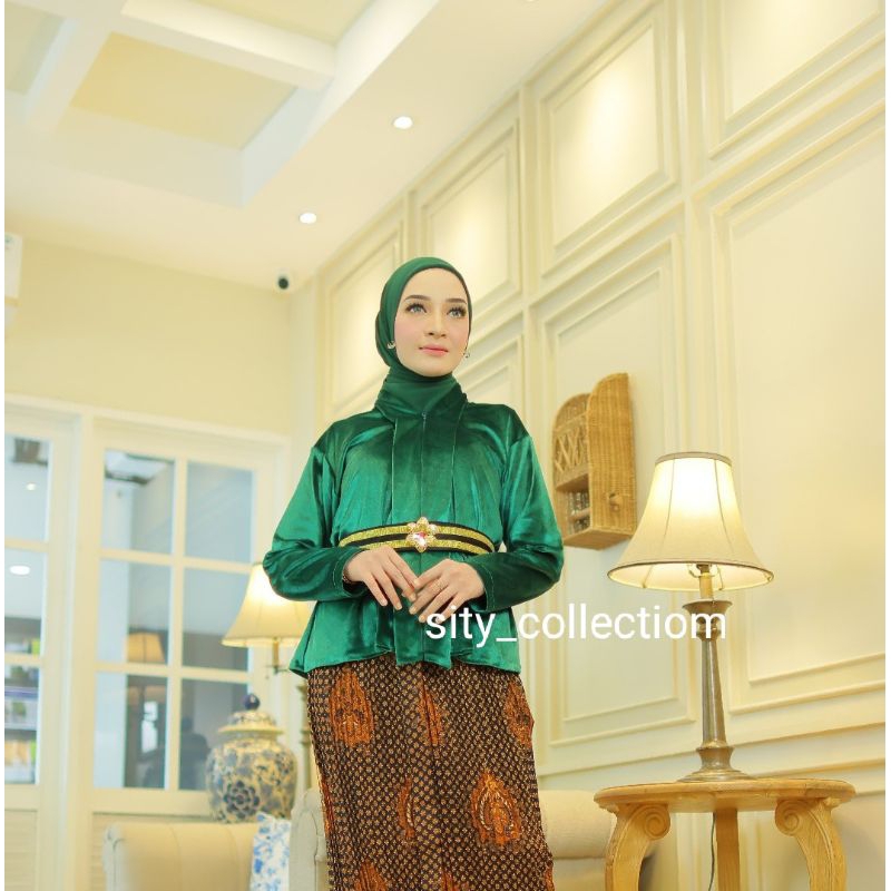 Setelan Kebaya Kartini Beludru-Kebaya Nasional