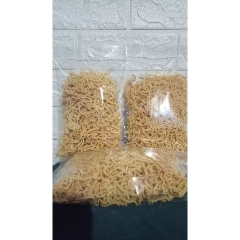 

keripik mie keriting gurih ,renyah , rasa original 250 gr