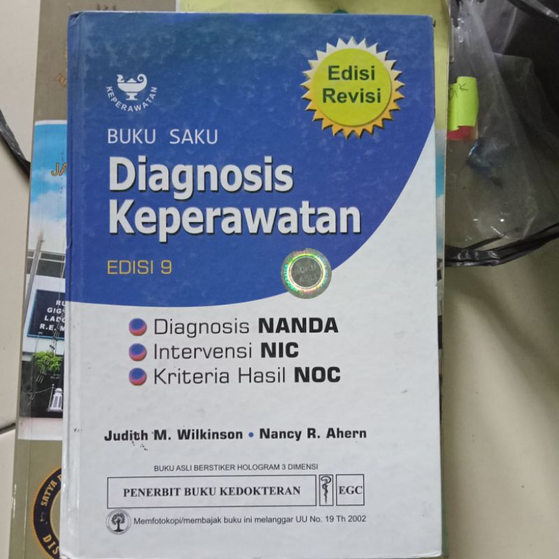 Buku Saku Diagnosis Keperawatan Edisi 9