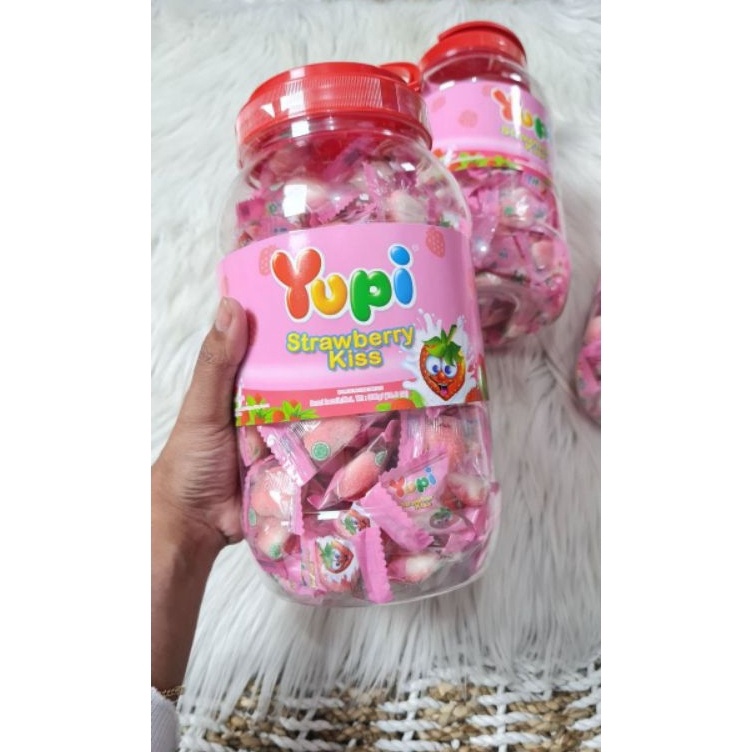 

Super Oke Permen Yupi Strawberry Kiss Toples 3 gr