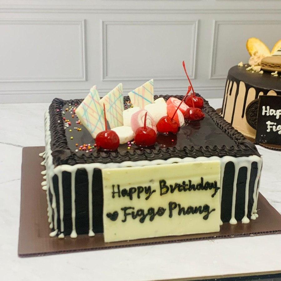 

Kue Ulang Tahun / Birthday Cake Classic/ Kue Ultah Costum