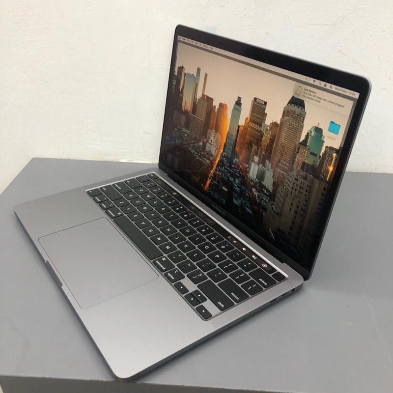 {FLASH SALE} Macbook Pro 2020 13" Quad Core i7 16/1TB Touchbar
