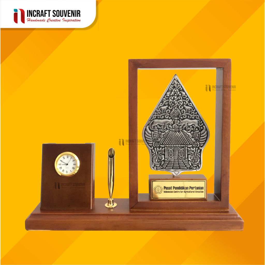 PLAKAT SOUVENIR KAYU WAYANG GUNUNGAN JAM