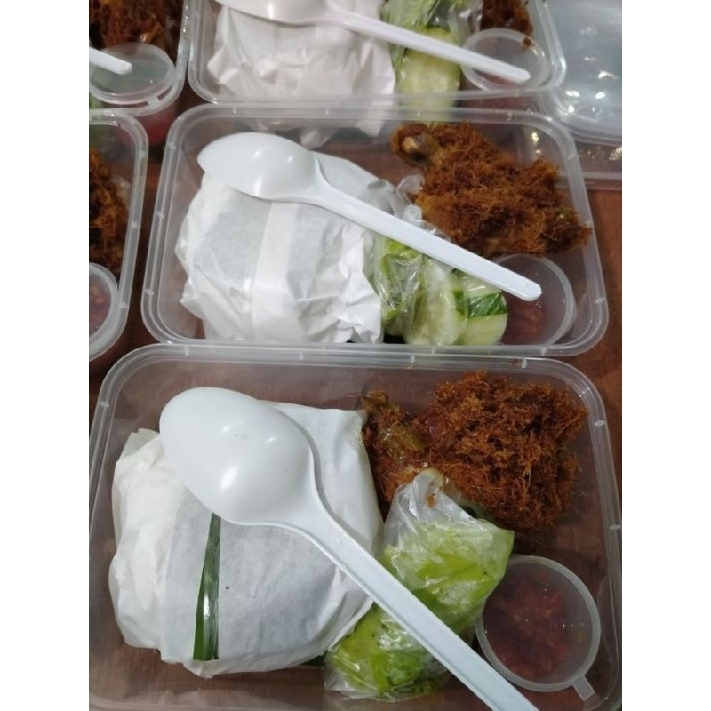 

Nasi ayam goreng lengkuas kemasan thinwall