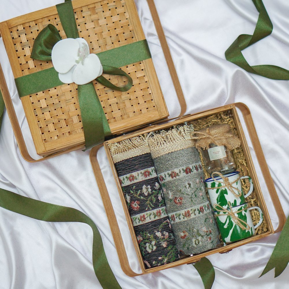 

ALESHA - Kado Pernikahan Mewah Premium / Parcel Wedding Aesthetic / Wedding Gift Box / Hampers Ulang Tahun Pernikahan / Hadiah Anniversary Keranjang Unik / Hampers Lebaran / Souvenir Pernikahan