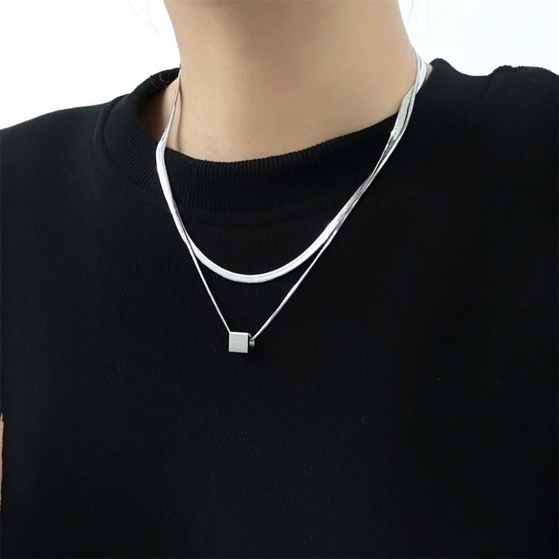 KALUNG TITANIUM BULAT DENGAN LIONTIN KUBUS TERBARU