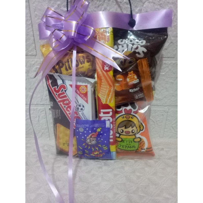 

Snack Ulang Tahun anak model tentengan/Hampers (P Kaki)