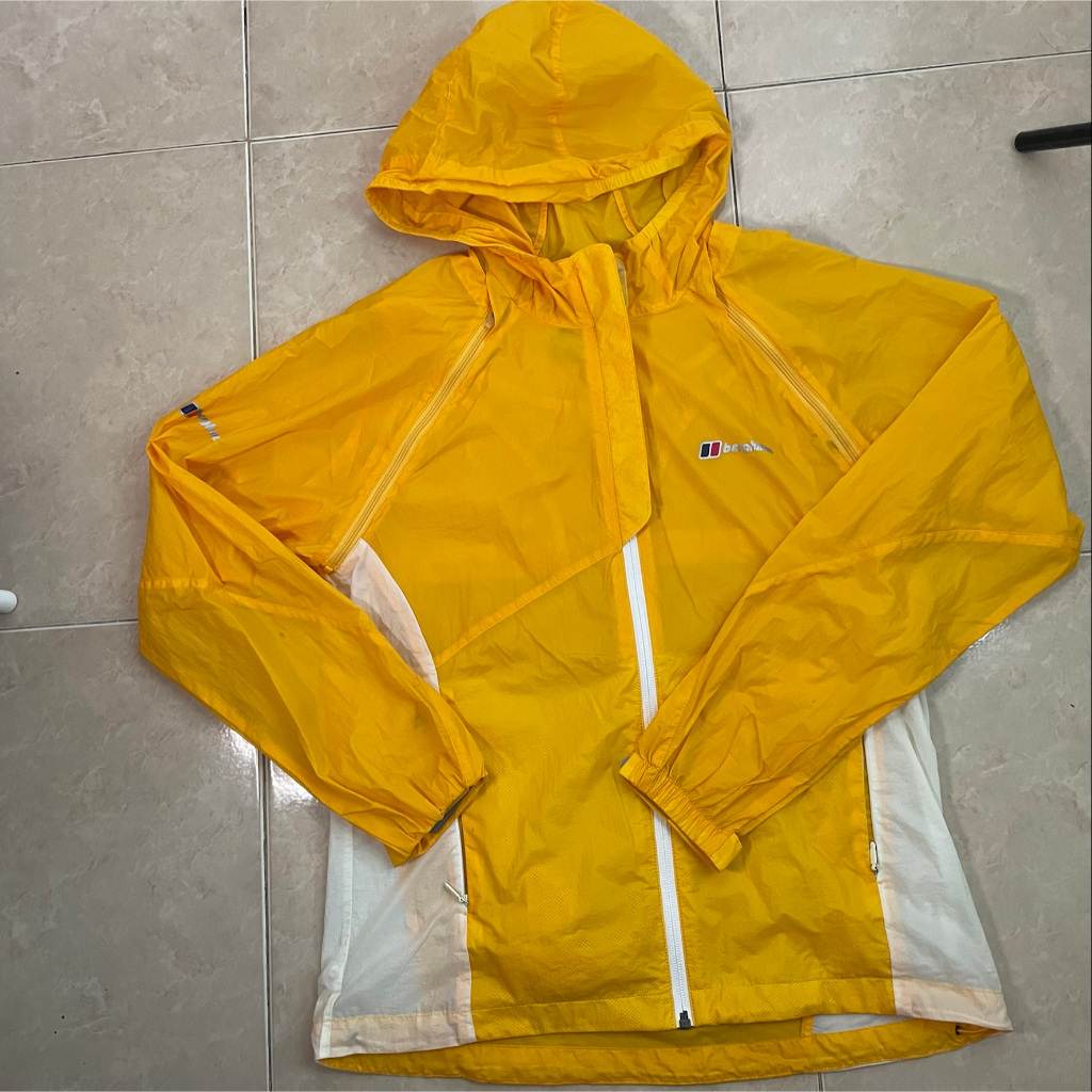 Jaket berghaus running pocketable kuning, bisa dicopot jadi vest keren mulus