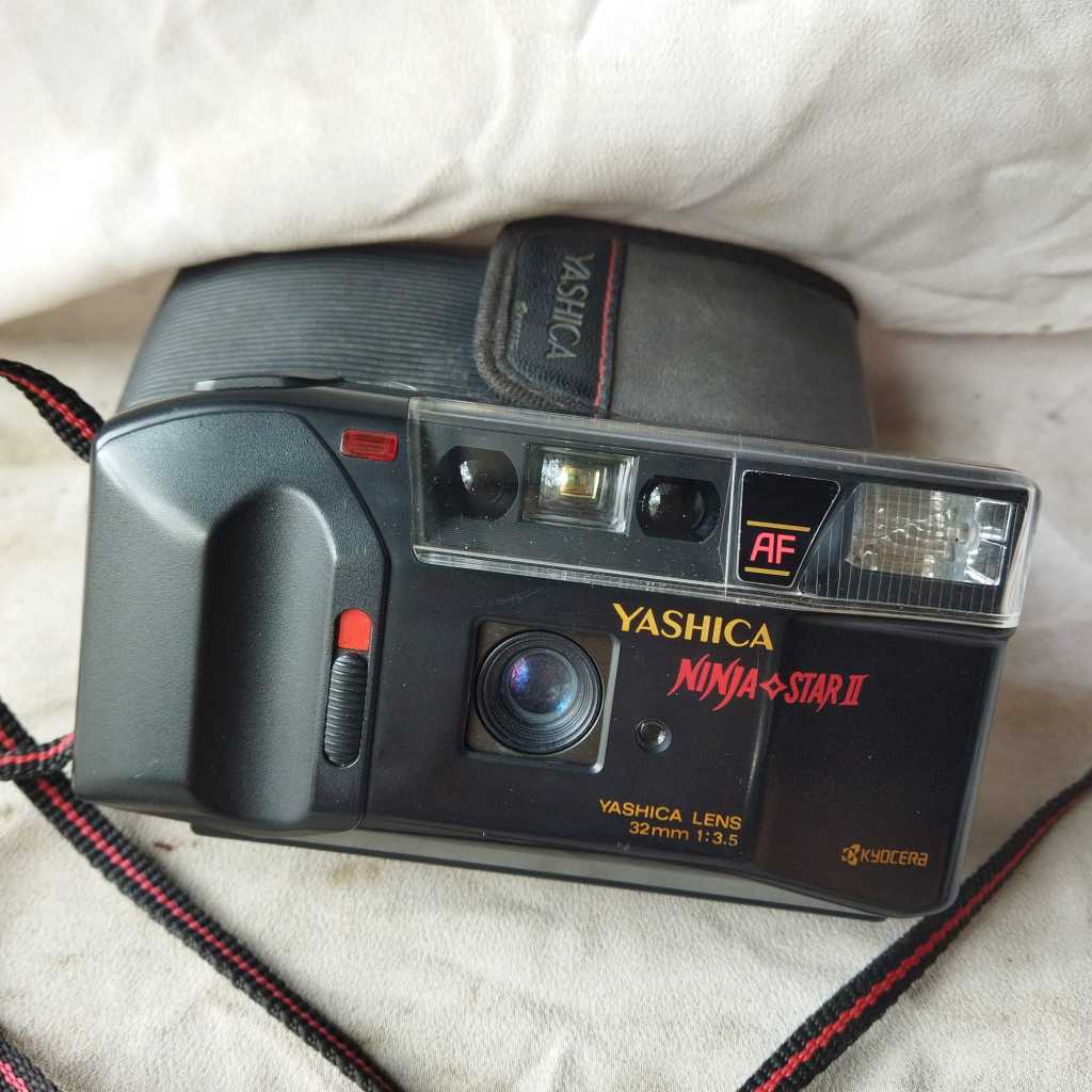 Pajangan Vintage Kamera Analog Yashica Ninja Star II AF