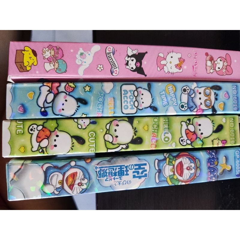 

PEN BLIND BOX SANRIO/POCHACO/DORAEMOJ