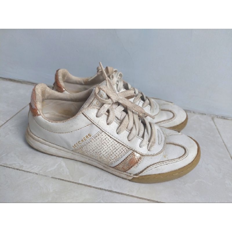 Preloved Skechers shoes sepatu white sneakers casual putih slip on sport olahraga second bekas