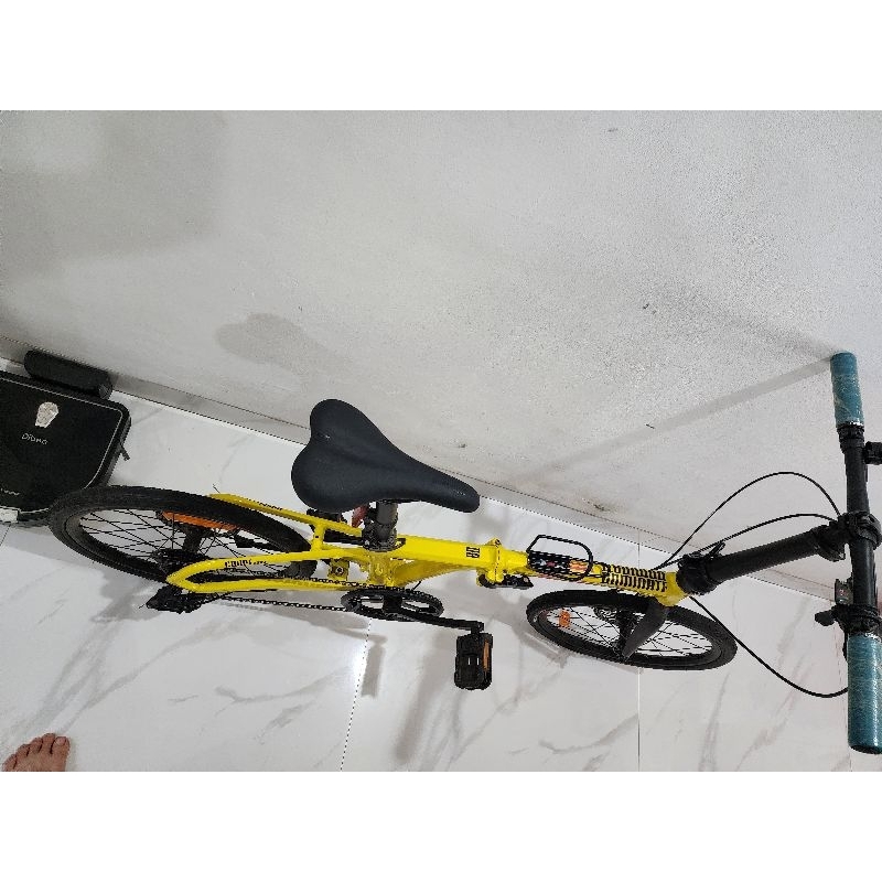 Sepeda Lipat Dominate warna kuning, second hand (kondisi 95% baru)