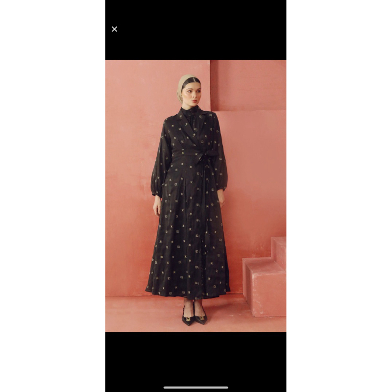Khanum Overlap Outer Black By Khanan X Benang Jarum Size L ( Preloved )