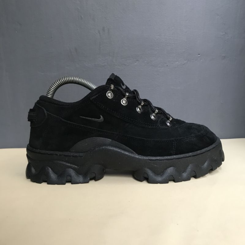 Nike Lahar Low