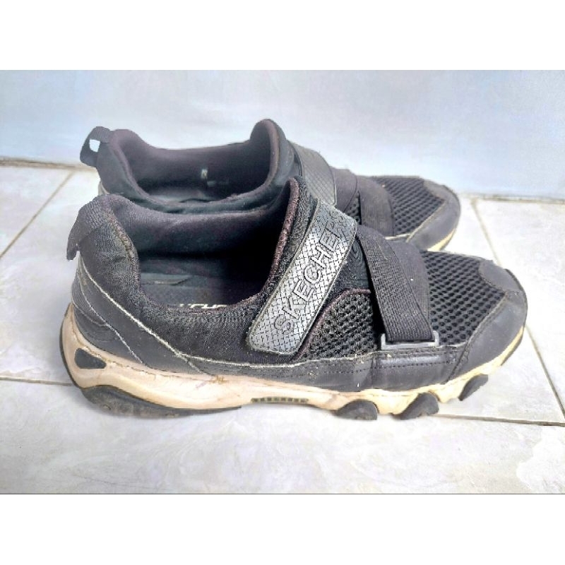 Preloved Skechers shoes sepatu black sneakers casual hitam slip on sport olahraga second bekas
