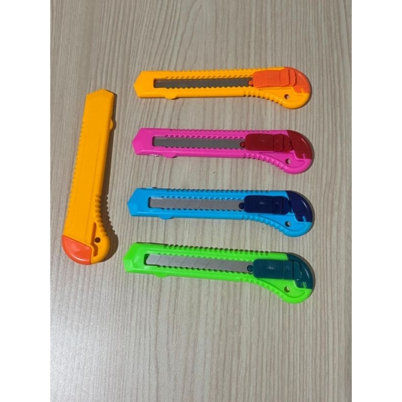 

CUTTER / Piso Cutter/ Pisau/Cuter/Kater Besar Murah/Cutter Stabilo/ Cutter Besar Anti Pecah - 1pcs