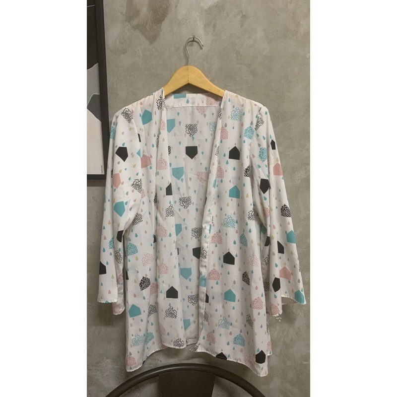 preloved outer wanita putih abstract