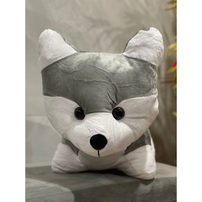 boneka anak serigala