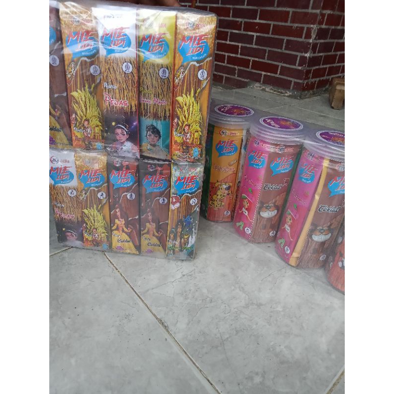 

glosir!!mie lidi 2bal toples & kemasan karakter