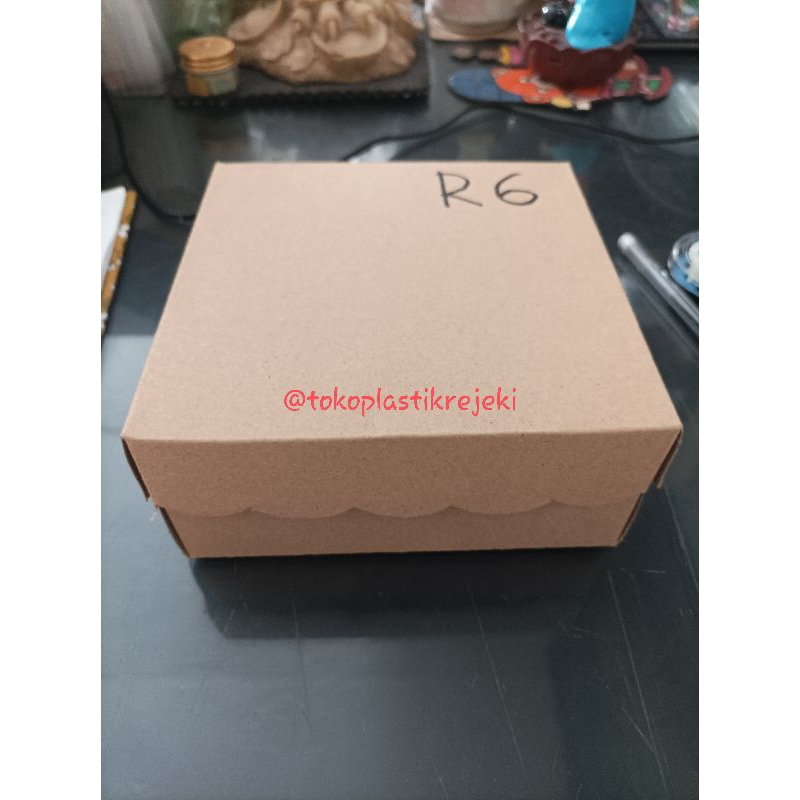 

Dus/kotak kue R6, kardus/kotak kue isi 6 dengan ukuran kue standard